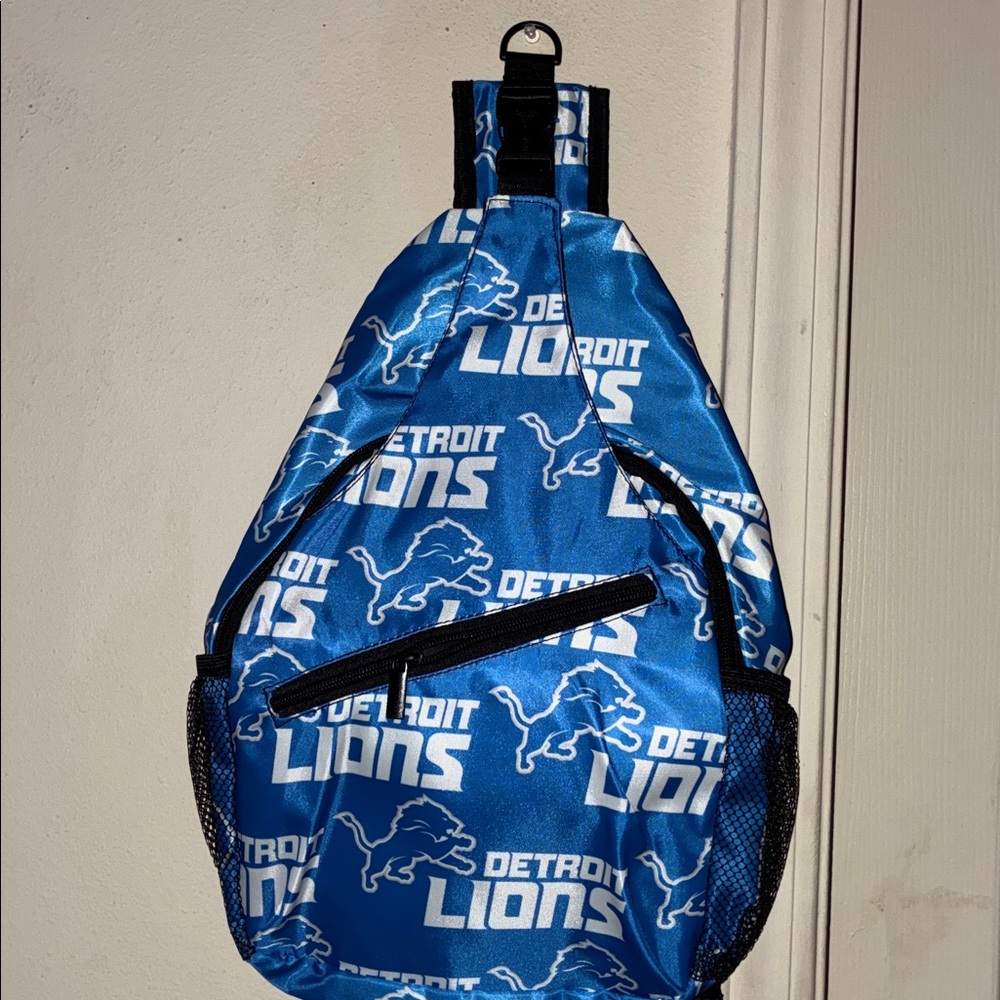 Detroit Lions Sling Bag - Picture 2 of 14